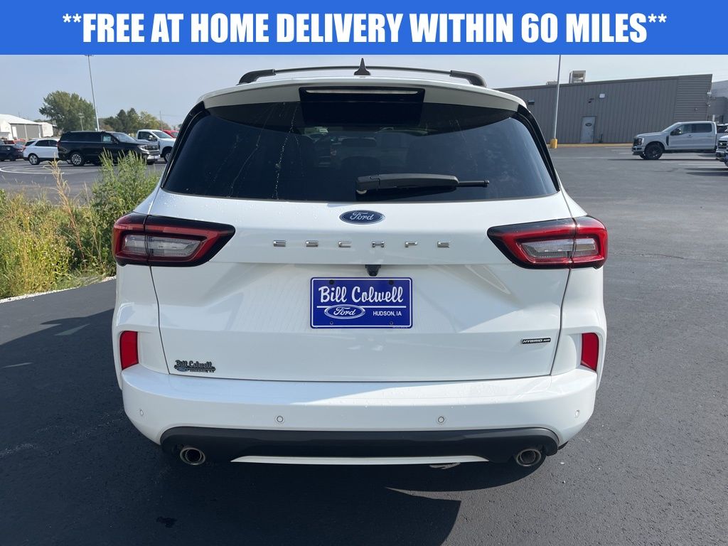 2023 Ford Escape Hybrid ST-Line Select photo 2