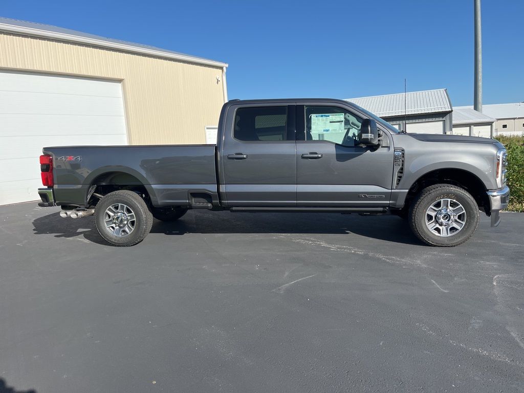 2026 Ford F-250 photo 2