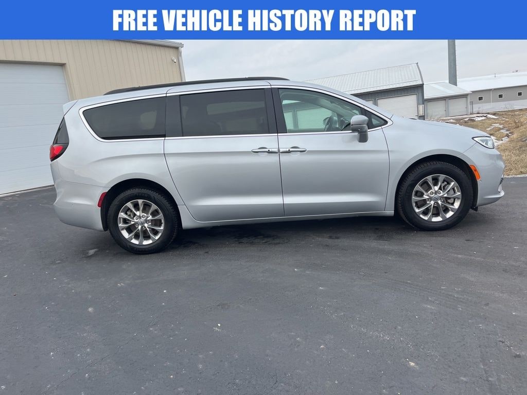 Used 2022 Chrysler Pacifica Touring L Minivan/Van