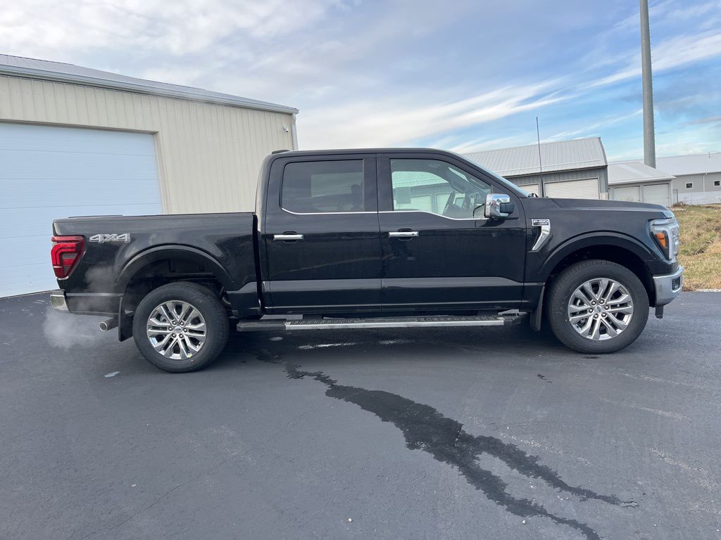 2025 Ford F-150 Lariat photo 3