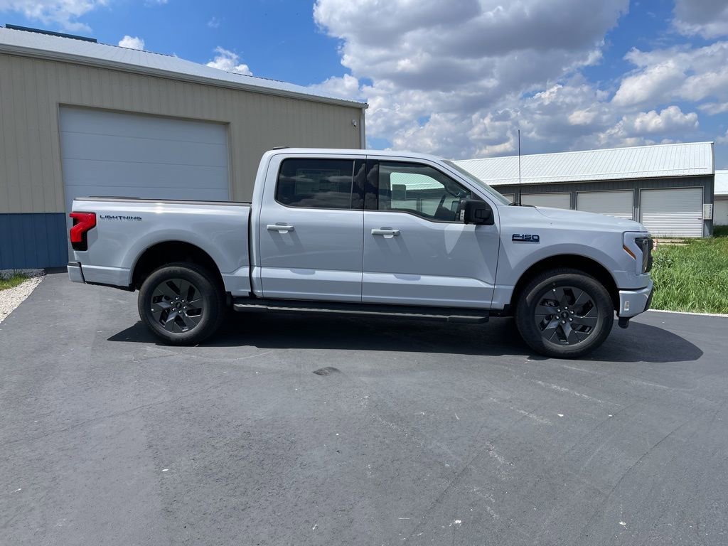 2025 Ford F-150 Lightning photo 2