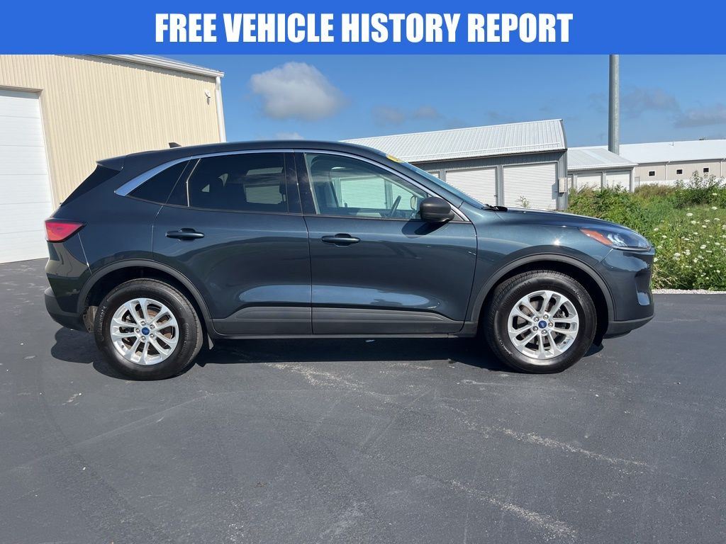 2022 Ford Escape SE photo 2