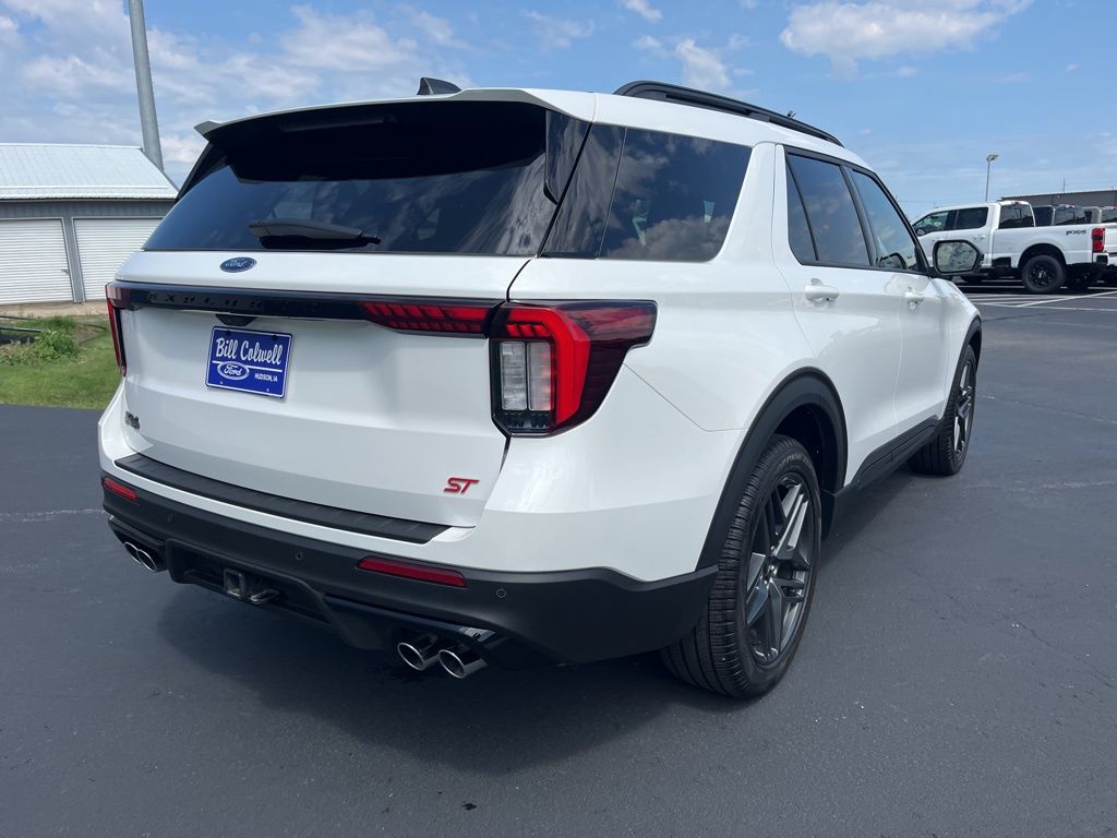 2025 Ford Explorer ST photo 3