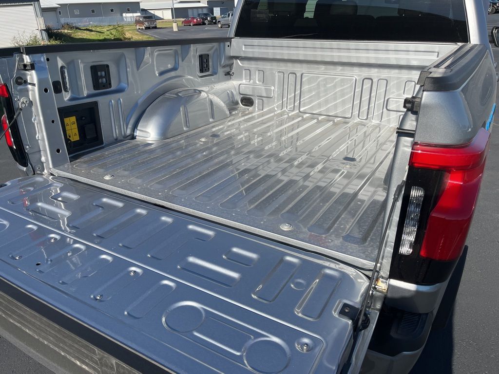 2025 Ford F-150 Lightning Flash - Photo 12