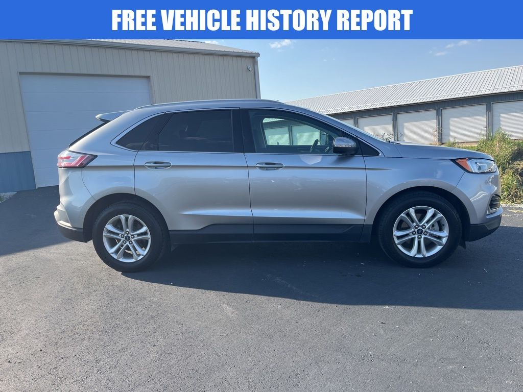 2020 Ford Edge SEL photo 2