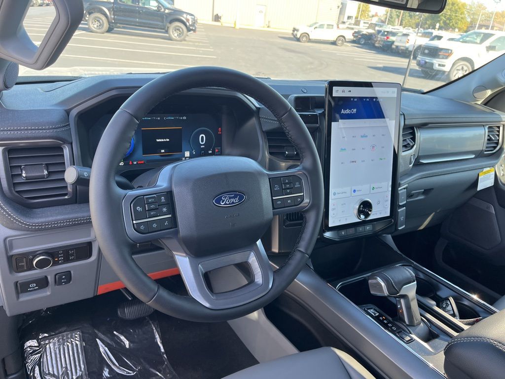 2025 Ford F-150 Lightning Flash - Photo 9