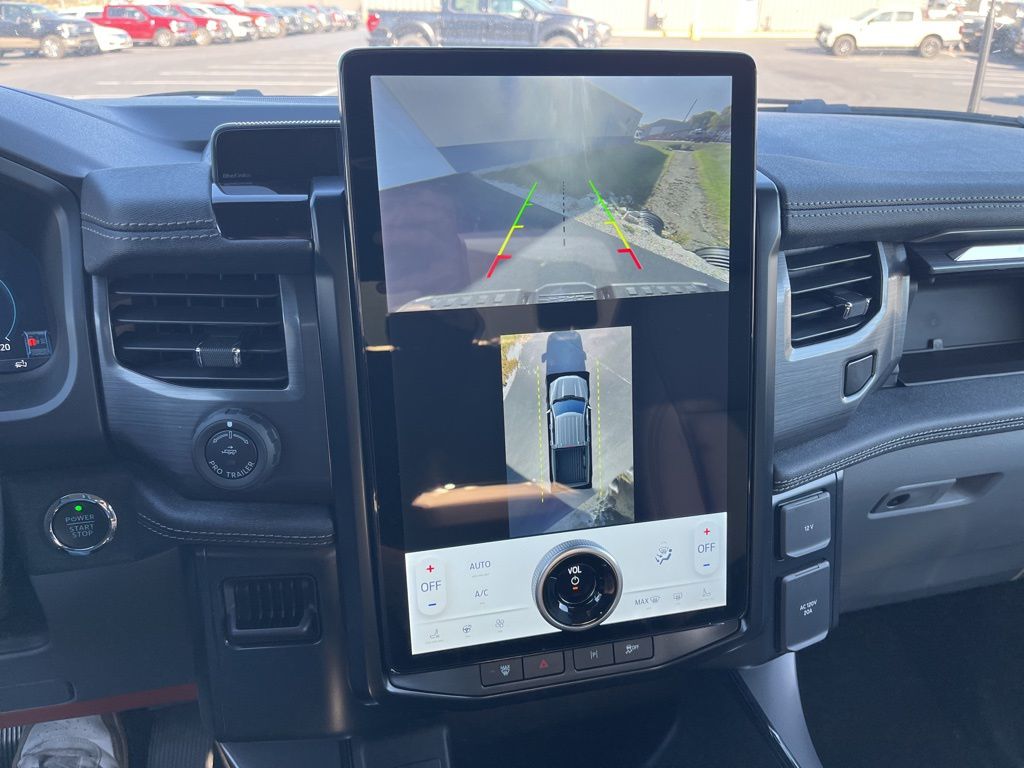 2025 Ford F-150 Lightning Flash - Photo 17