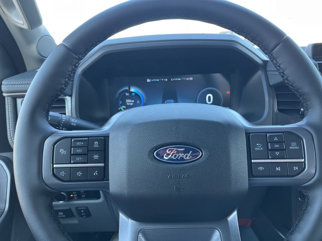 2025 Ford F-150 Lightning Flash - Photo 14
