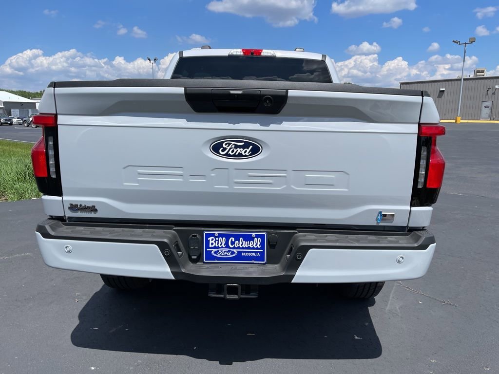 2025 Ford F-150 Lightning photo 4