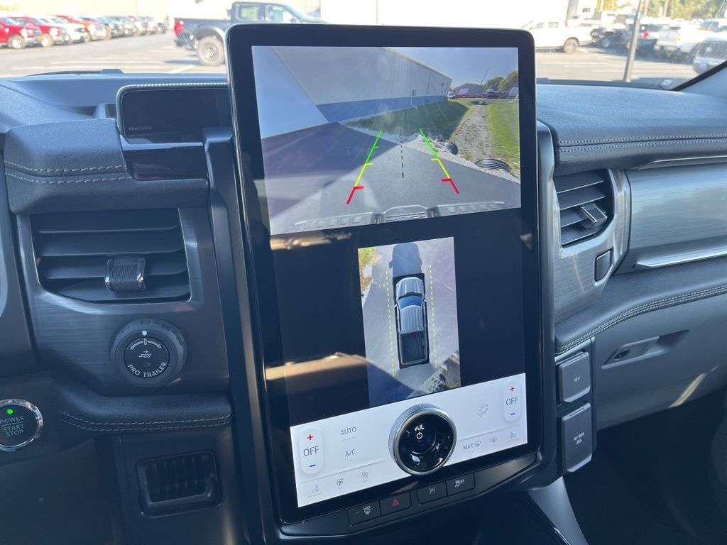 2025 Ford F-150 Lightning Flash - Photo 17