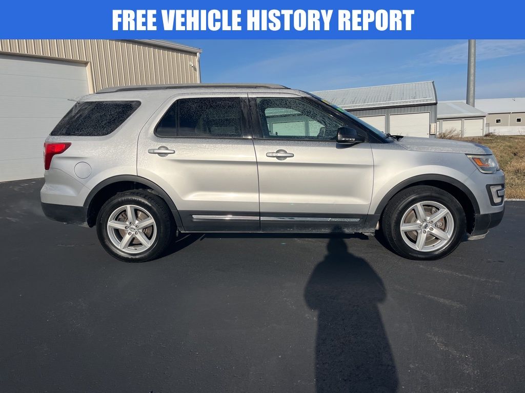 2017 Ford Explorer XLT photo 2