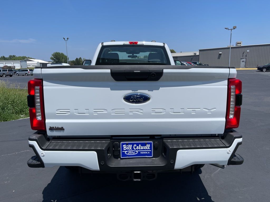 2025 Ford F-250 photo 4