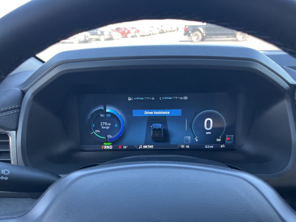 2025 Ford F-150 Lightning Flash - Photo 15
