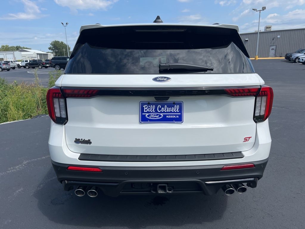 2025 Ford Explorer ST photo 4