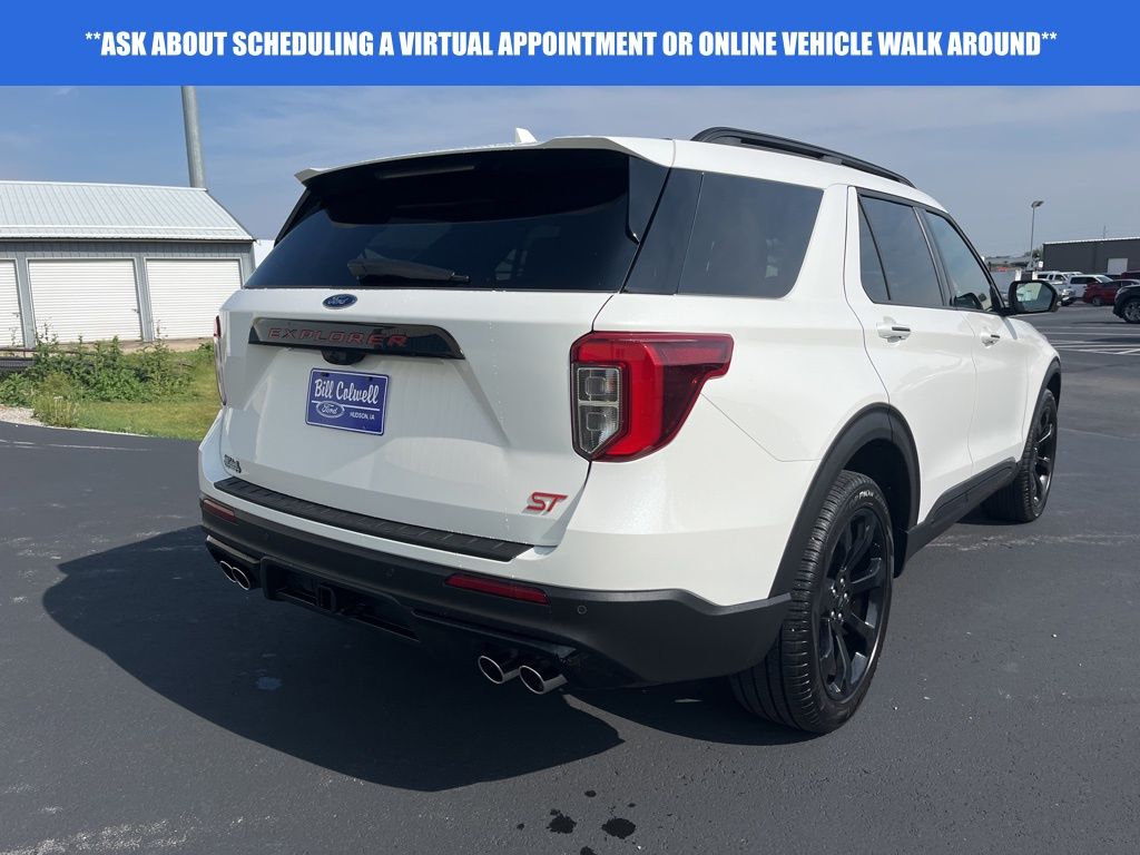 2023 Ford Explorer ST photo 2