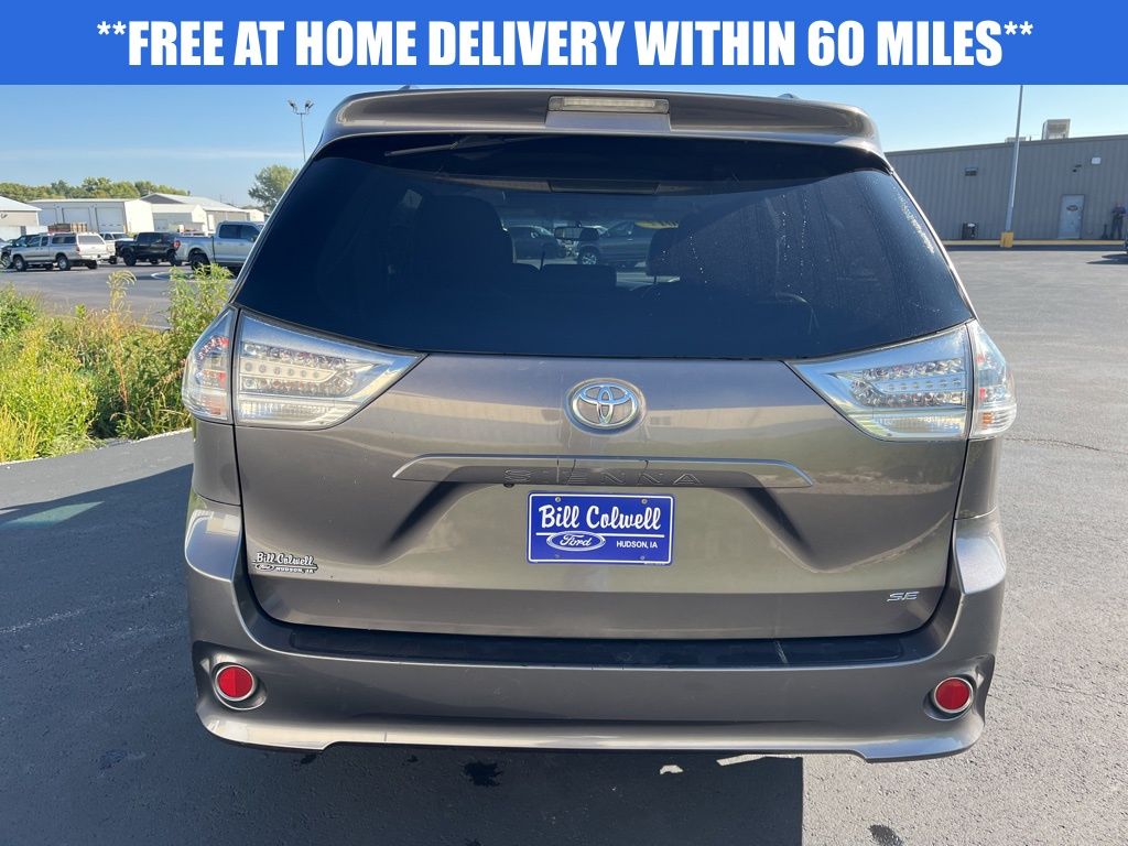 2017 Toyota Sienna SE photo 4