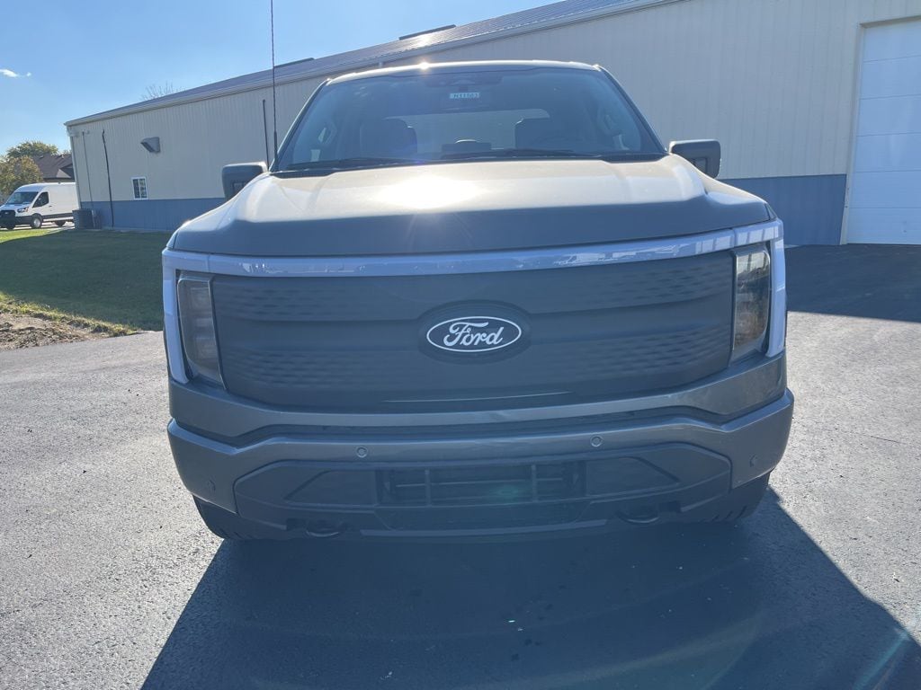 2025 Ford F-150 Lightning Flash - Photo 8