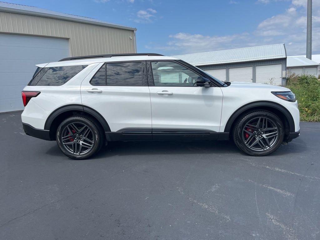 2025 Ford Explorer ST photo 2