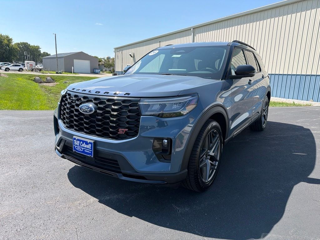 2026 Ford Explorer ST - Photo 8