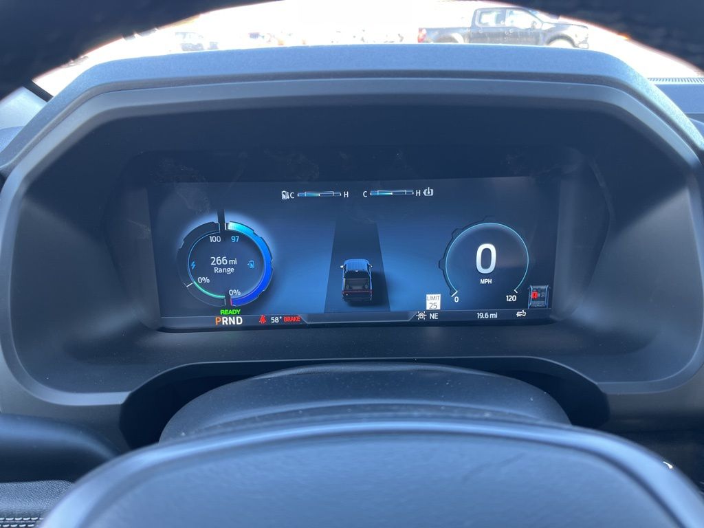 2025 Ford F-150 Lightning Flash - Photo 15
