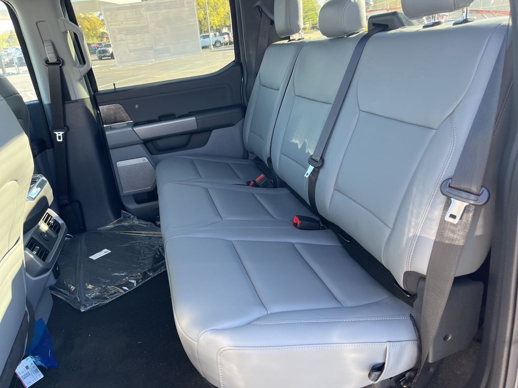2025 Ford F-150 Lightning Flash - Photo 11