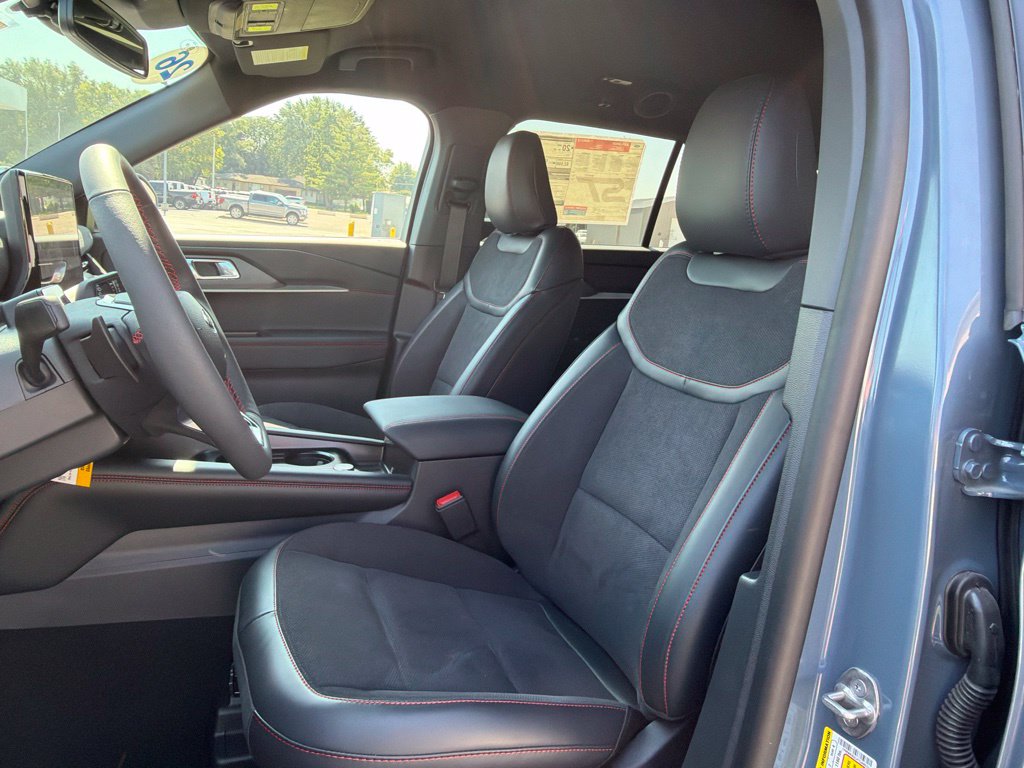 2026 Ford Explorer ST - Photo 10