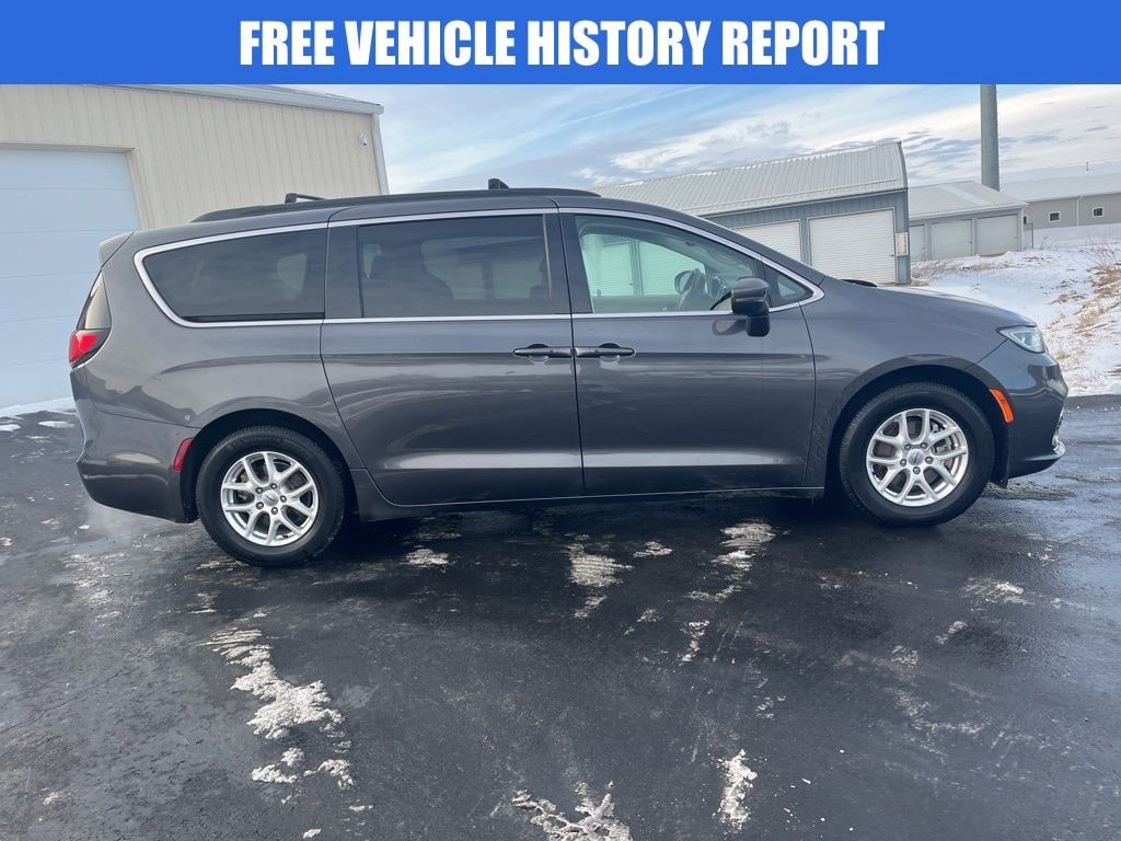 Used 2022 Chrysler Pacifica Touring L Minivan/Van