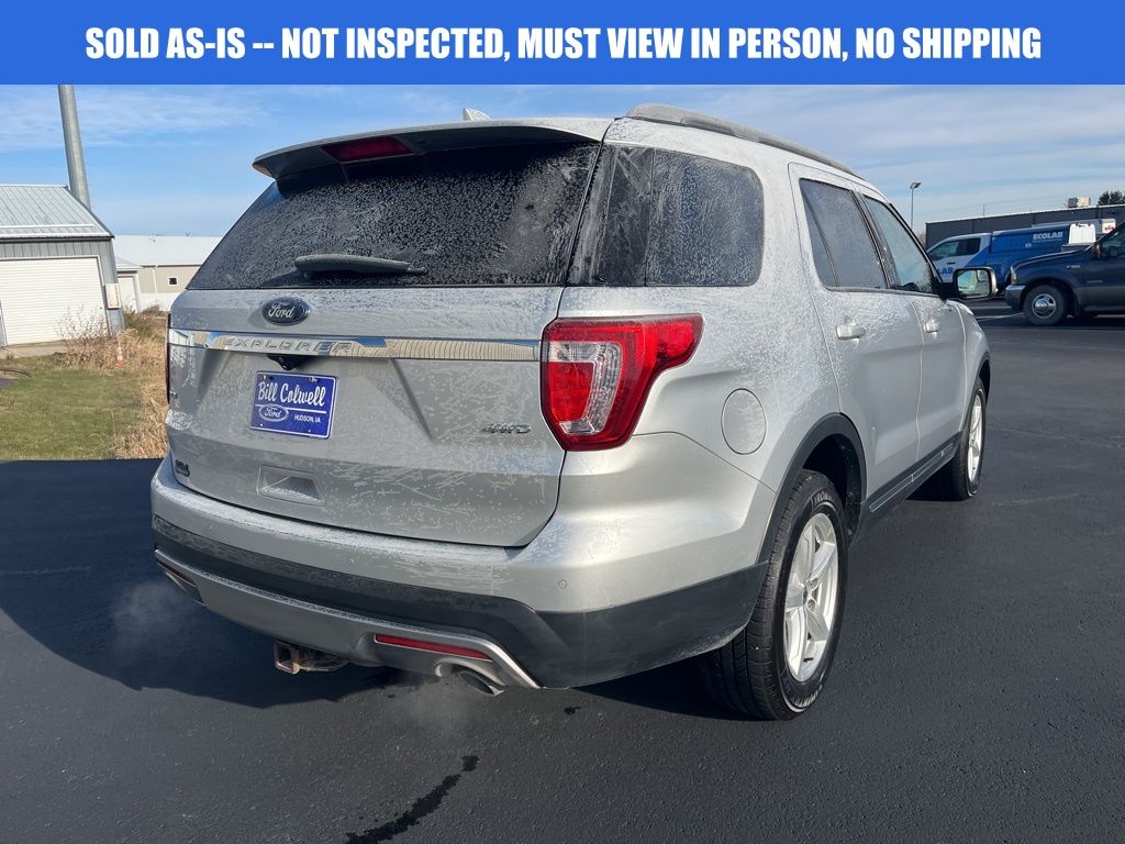 2017 Ford Explorer XLT photo 3