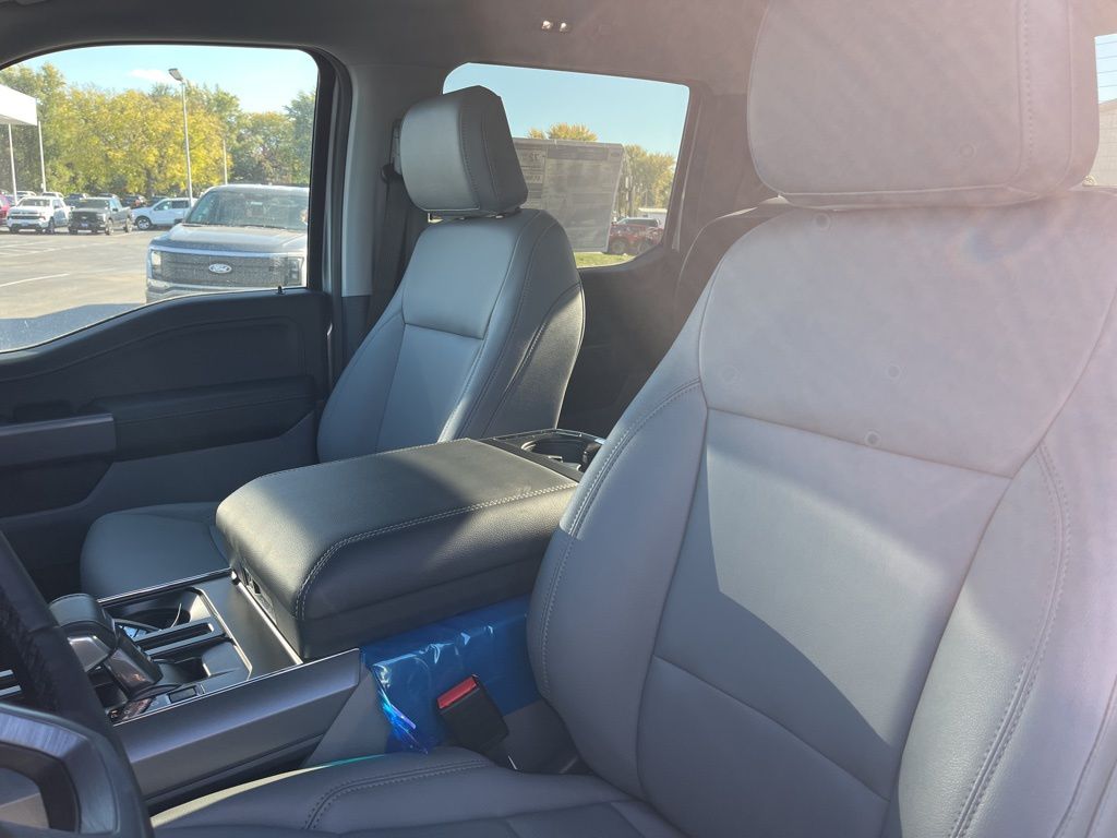 2025 Ford F-150 Lightning Flash - Photo 10