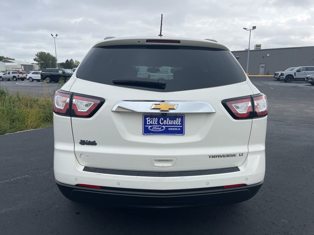 2015 Chevrolet Traverse 1LT photo 3