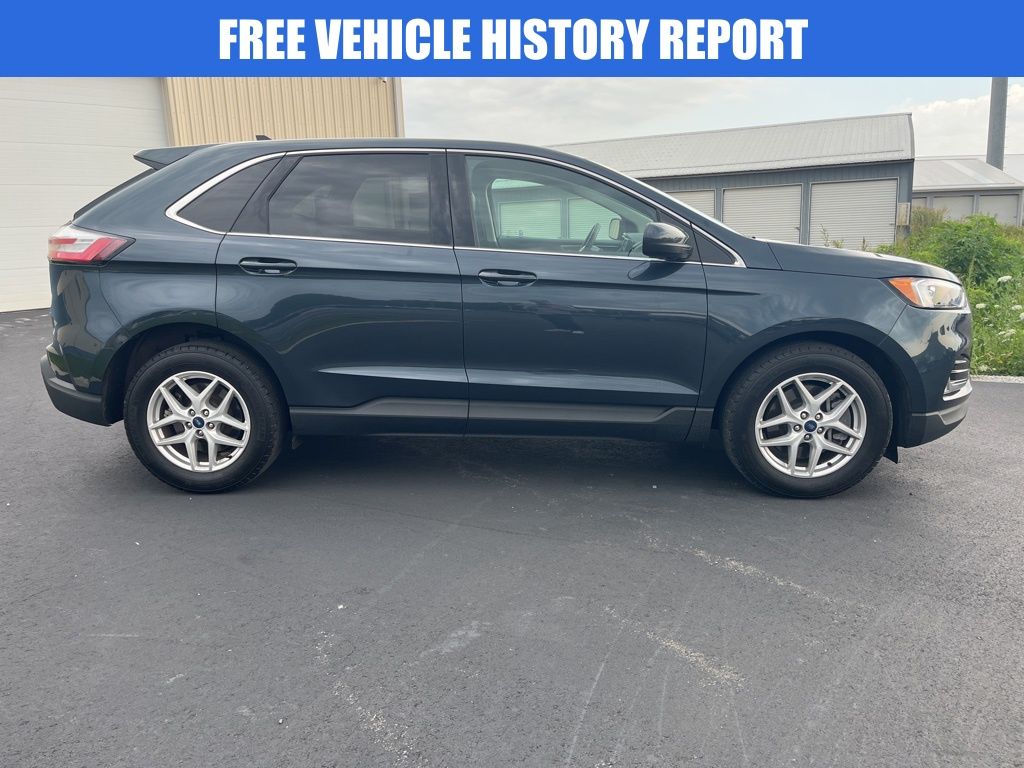 2022 Ford Edge SEL photo 2