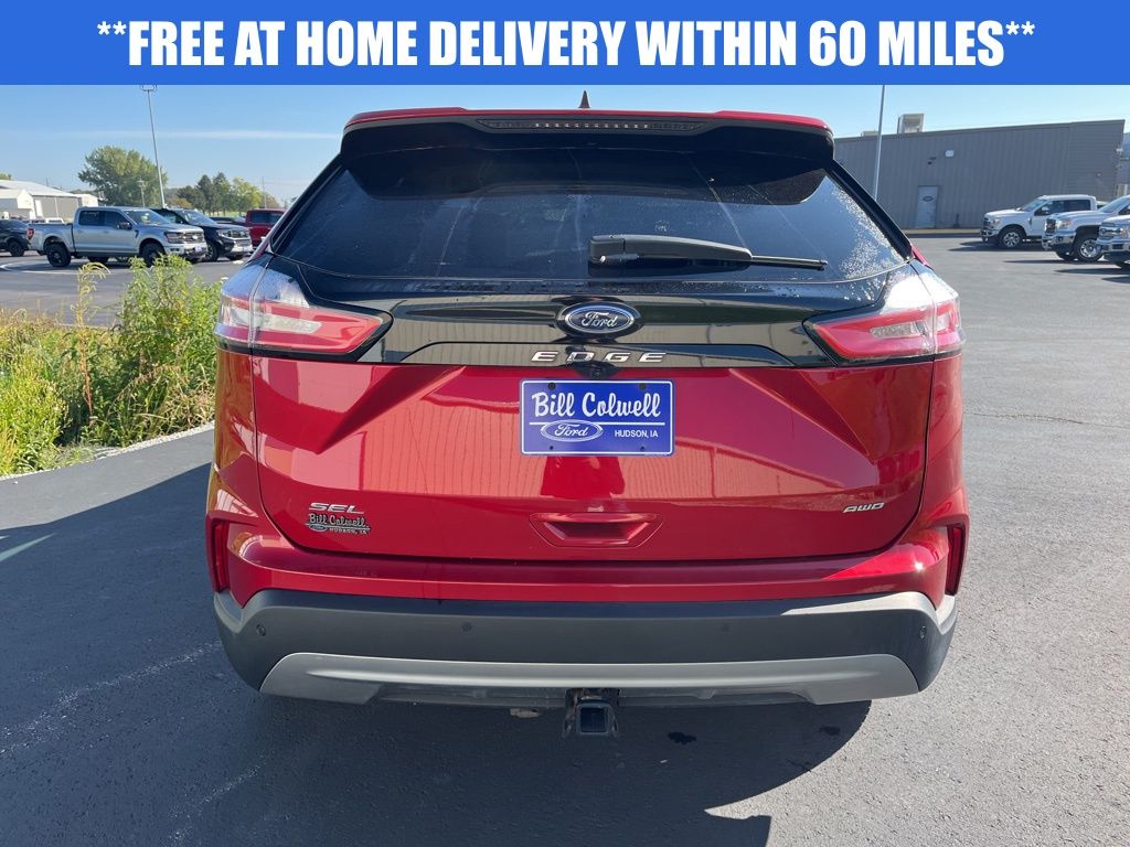 2022 Ford Edge SEL photo 2