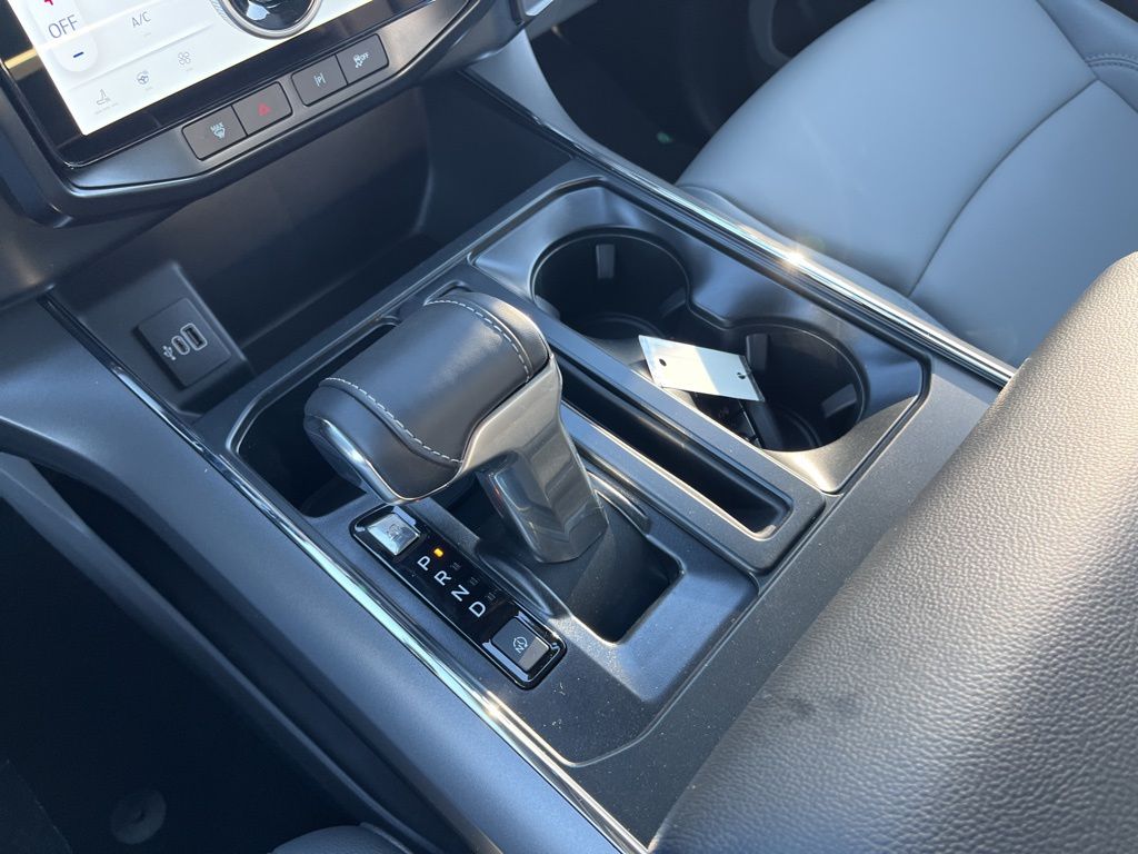 2025 Ford F-150 Lightning Flash - Photo 18