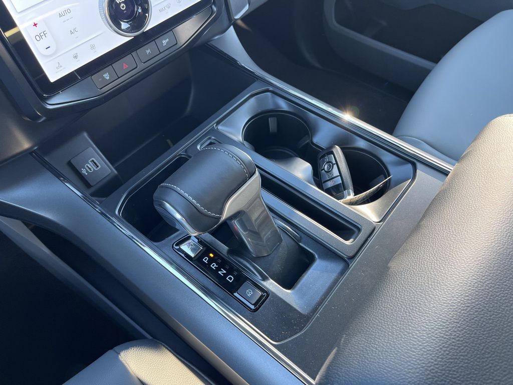 2025 Ford F-150 Lightning Flash - Photo 18