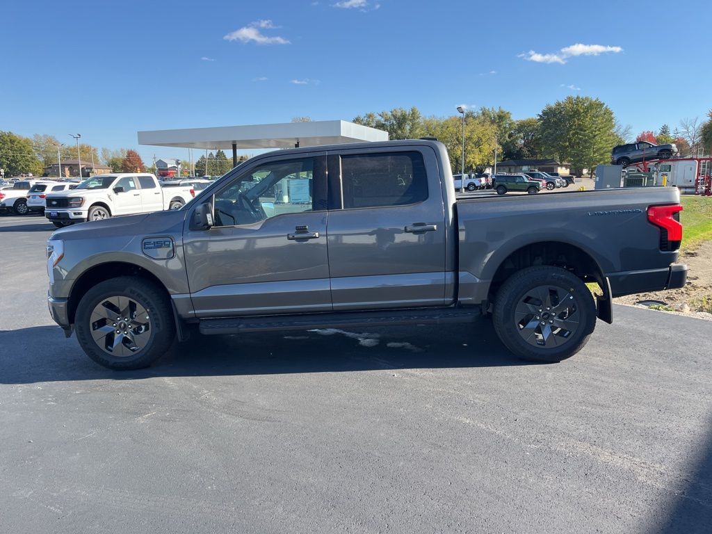 2025 Ford F-150 Lightning Flash - Photo 6