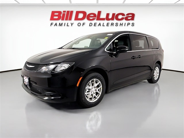 2026 Chrysler Voyager LX's photo