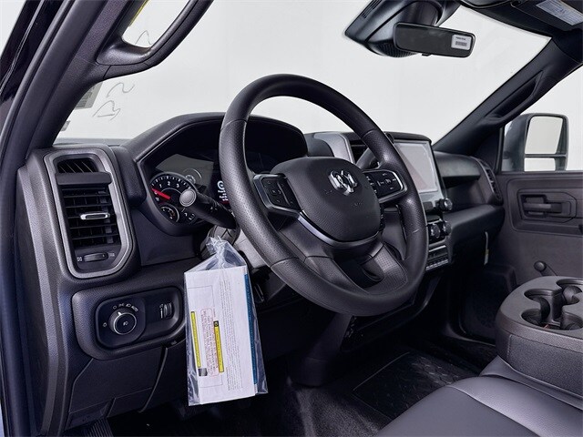 2025 RAM 3500 Chassis Tradesman - Photo 9