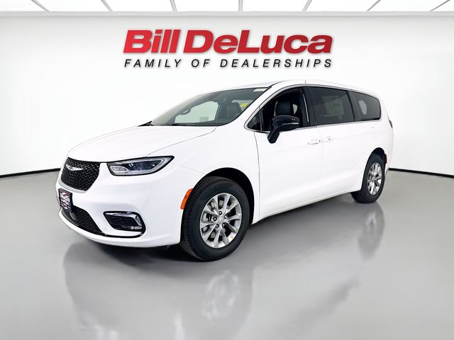 2026 Chrysler Pacifica Select AWD's photo