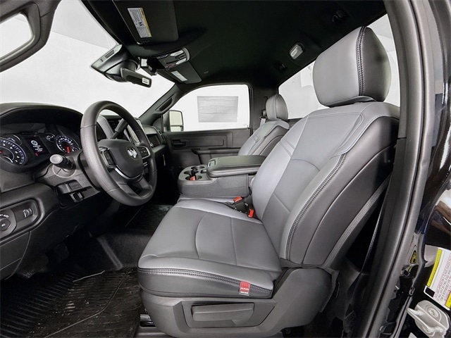 2025 RAM 3500 Chassis Tradesman - Photo 18