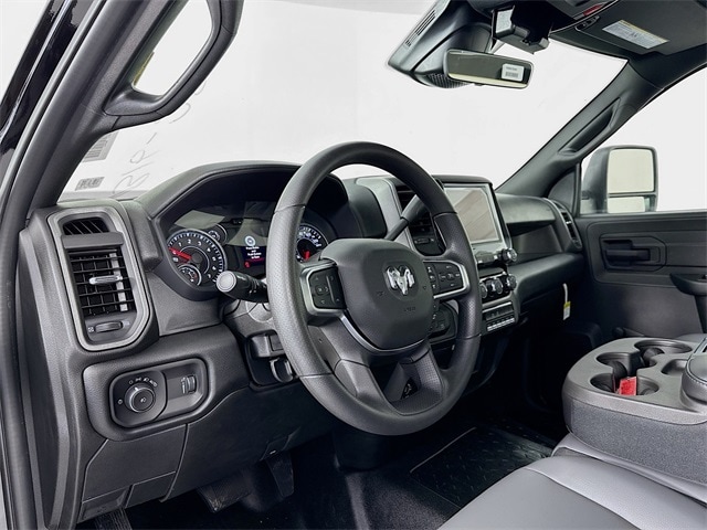 2025 RAM 3500 Chassis Tradesman - Photo 9
