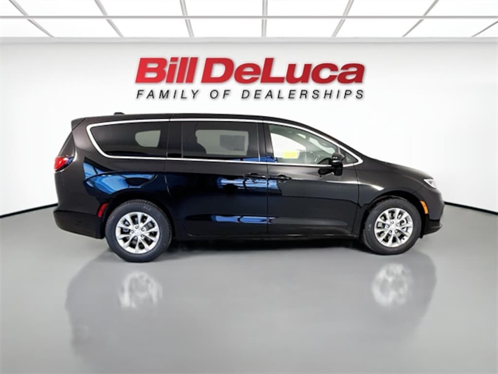 New 2026 Chrysler Pacifica SELECT AWD Passenger Van