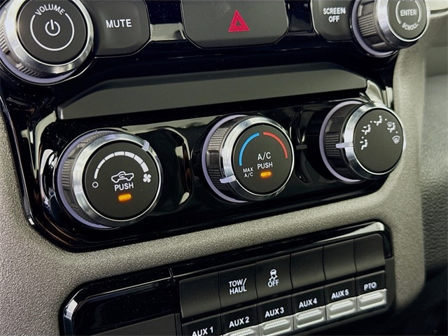 2025 RAM 3500 Chassis Tradesman - Photo 14