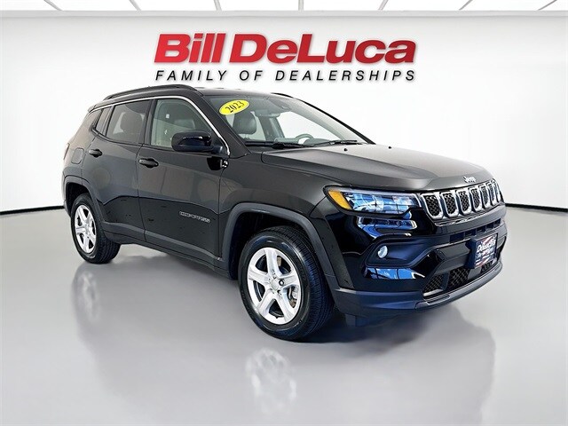 2023 Jeep Compass Latitude photo 2