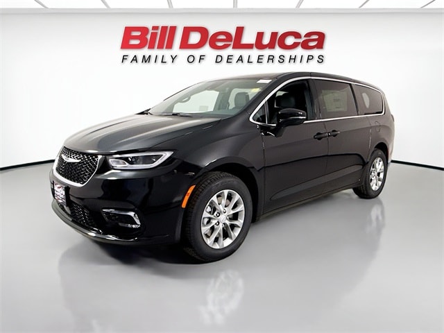 2026 Chrysler Pacifica Select's photo