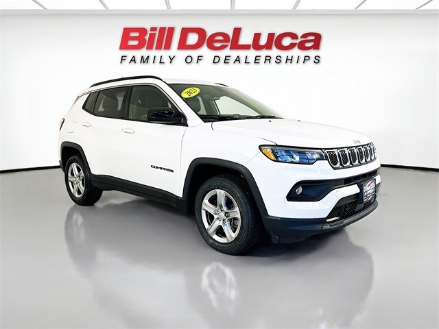 2023 Jeep Compass Latitude photo 3