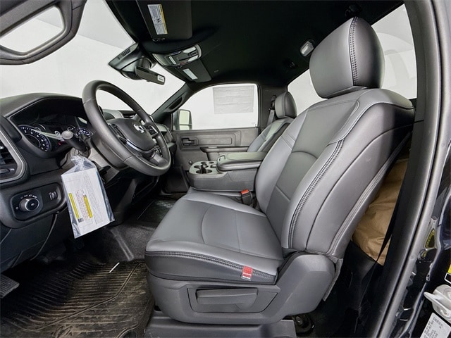 2025 RAM 3500 Chassis Tradesman - Photo 18