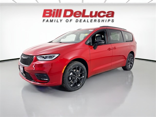 2026 Chrysler Pacifica Select AWD's photo