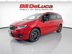 2026 Chrysler Pacifica SELECT AWD Passenger Van