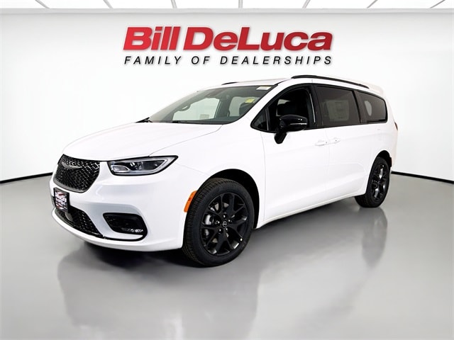 2026 Chrysler Pacifica Select AWD's photo