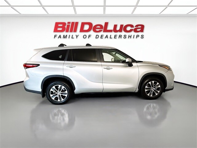 2023 Toyota Highlander XLE photo 4